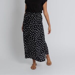 Chic Black and White Floral Maxi Skirt